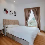 Bercham Heigh Hillview Villa By Verve